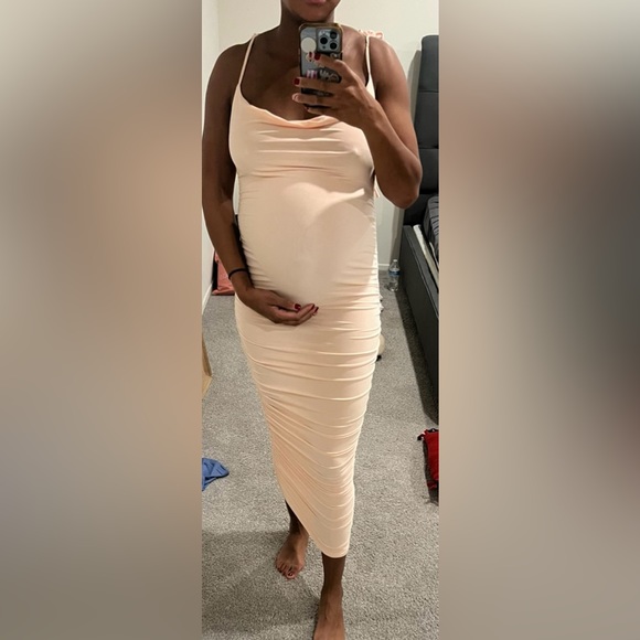 Maternity tie shoulder ruched midi dress - Picture 3 of 7